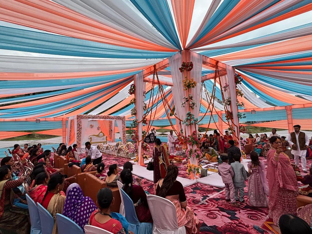TENT HOUSE